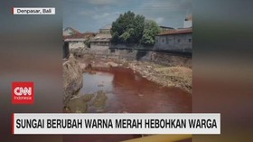 VIDEO: Sungai Berubah Warna Merah Darah Hebohkan Warga
