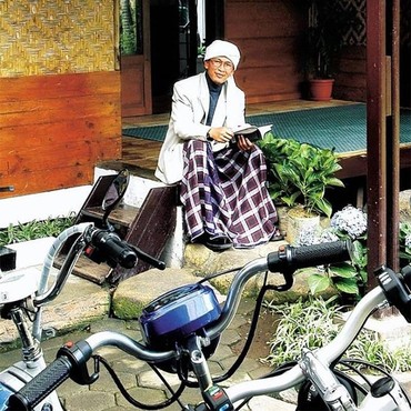 Viral Aa Gym Bantu Atur Lalu-lintas Jalanan Bandung