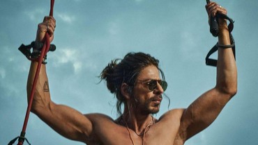 img-title Cara Unik Shah Rukh Khan Hindari Sorotan Kamera Paparazzi