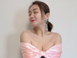 Seksi Terus, Aktris Hong Kong Ini Diceraikan Suaminya