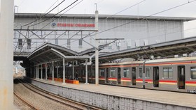 Penumpang Lansia hingga Ibu Hamil Keluhkan Pelayanan Stasiun Cikarang