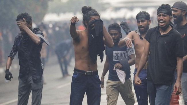 FOTO: Aksi Tuntut Presiden Sri Lanka Mundur Makin Panas
