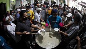 FOTO: Berbagai Jenis Bubur yang Hanya Ada Saat Ramadan
