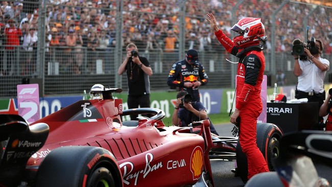 Pembalap Ferrari Charles Leclerc merebut pole F1 GP Australia 2022 setelah mengalahkan Max Verstappen pada babak kualifikasi.