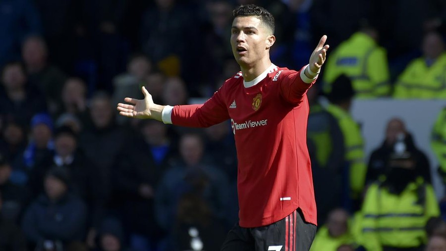 Manchester United's Cristiano Ronaldo gestures to the linesman during the Premier League soccer match between Everton and Manchester United at Goodison Park, in Liverpool, England, Saturday, April 9, 2022. (AP Photo/Rui Vieira)
