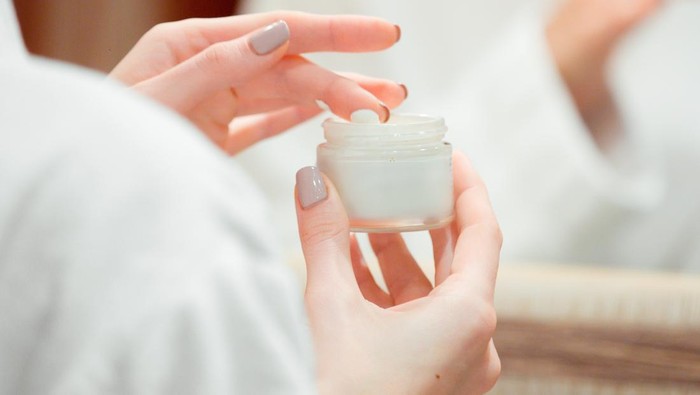 5 Sleeping Mask Lokal untuk Jaga Kelembapan Kulit & Bikin Glowing Keesokannya, Harga Mulai Rp20 Ribuan!