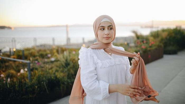 3 Cara yang Mudah Dilakukan untuk Membuat Kulit Tetap Glowing di Bulan Puasa 3 Cara yang Mudah Dilakukan untuk Membuat Kulit Tetap Glowing di Bulan Puasa