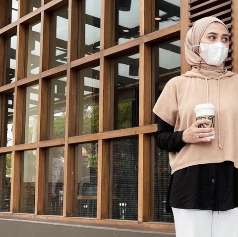 4 Tips Gaya Hijab dengan Crop Top Biar Tetap Kelihatan Santun