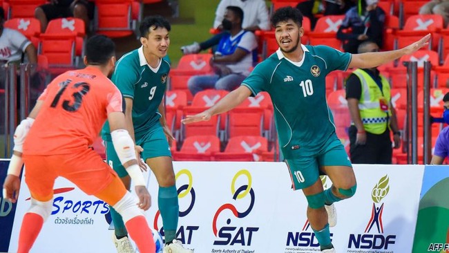 Timnas Futsal Indonesia sukses membantai Malaysia dalam pertandingan uji coba yang digelar di GOR Amongrogo, Yogyakarya, Minggu (13/10) malam.