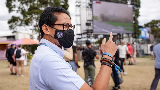 Dengan penerapan yang tepat, area penggemar dapat membantu penjualan produk ekonomi kreatif, hingga menciptakan peluang usaha dan lapangan kerja.