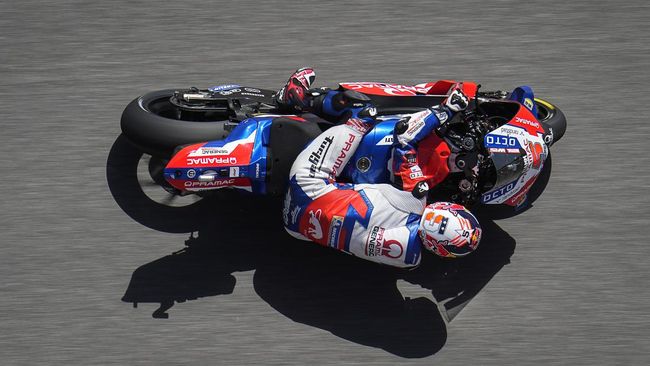 Hasil Kualifikasi MotoGP Inggris: Zarco Pole, Aleix Espargaro Menggila Johann Zarco berhak atas pole position MotoGP Inggris namun performa Aleix Espargaro juga layak mendapat pujian di kualifikasi.