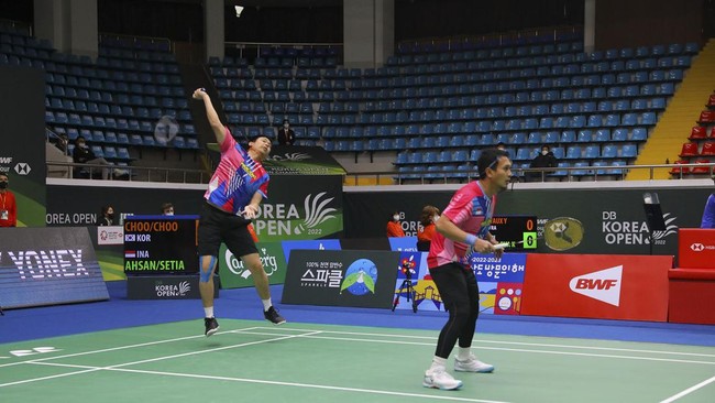 Mohammad Ahsan/Hendra Setiawan kalah dari Kang Min Hyuk/Seo Seung Jae di babak semifinal Korea Open 2022.