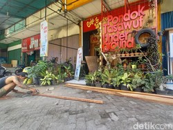 Pondok Tasawuf Underground dengan Santri Anak Jalanan dan Punk