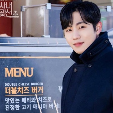 img-title Bisa Buat Pasangan, Simak Tampilan Menawan Ahn Hyo Seop Pakai Busana Serba Hitam