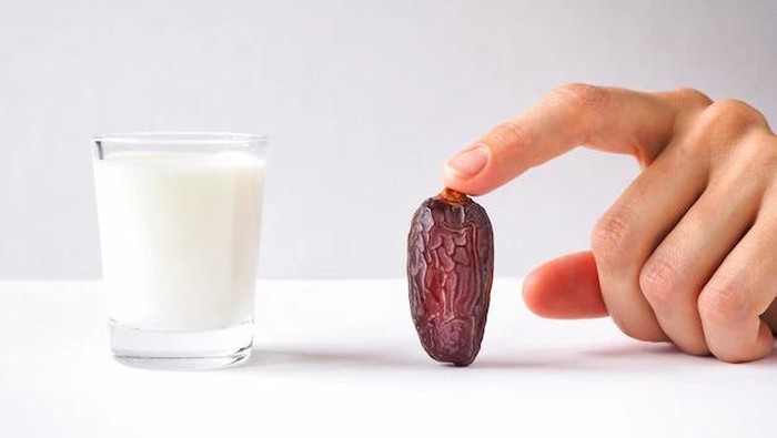 Aneka Resep Minuman Praktis dari Buah Kurma untuk Buka Puasa, Segar dan Nikmat! Aneka Resep Minuman Praktis dari Buah Kurma untuk Buka Puasa, Segar dan Nikmat!