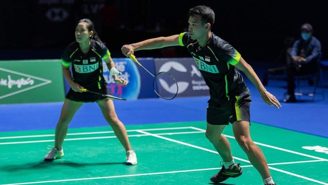Ganda campuran Indonesia Rinov Rivaldy/Pitha Mentari gagal ke final Korea Open 2022 setelah kalah dari Tan Kian Meng/Lai Pei Jing.