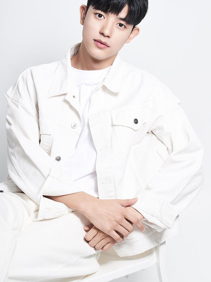 Sebelum terkenal lewat series tersebut, Lomon memang sudah mulai 'dilirik' ketika ia membintangi web drama Sweet Revenge 1 sebagai pemeran utama pria, yang bernama Shin Ji Hoon./ Foto: bigsmileentertainment.com