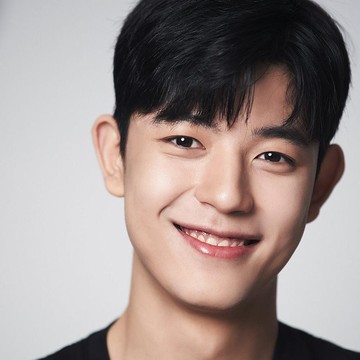 img-title Park Solomon Tampil Karismatik dalam Foto Profil Terbaru yang Dirilis Agensi