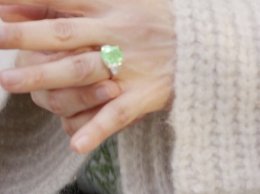 img-title Ini Perbedaan Cincin Tunangan dan Cincin Kawin Serta Penempatannya