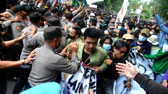 Kabag Ops Polresta Bogor mengatakan pihaknya menyiapkan rekayasa lalin untuk antisipasi aksi massa di depan Gedung DPRD dan Istana Bogor.