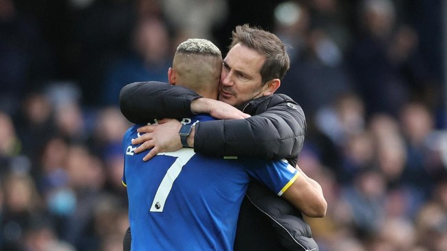 Klub Liga Inggris Everton resmi memecat mantan gelandang timnas The Three Lions Frank Lampard.