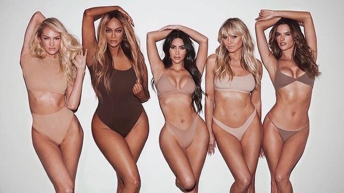 Kim Kardashian dan Mantan Victoria's Secret Angel, Bawakan Koleksi Lingerie SKIMS Terbaru Bersama Kampanye Citra Perempuan Tangguh!