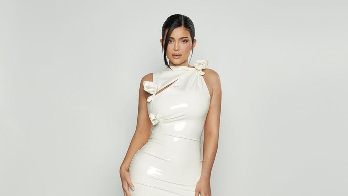 Deretan Tren yang Dipopulerkan Kylie Jenner, dari Fashion hingga Makeup!