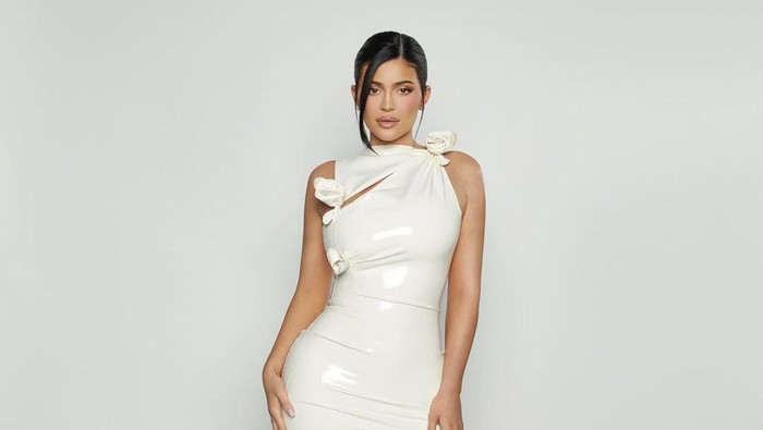Deretan Tren yang Dipopulerkan Kylie Jenner, dari Fashion hingga Makeup! Deretan Tren yang Dipopulerkan Kylie Jenner, dari Fashion hingga Makeup!