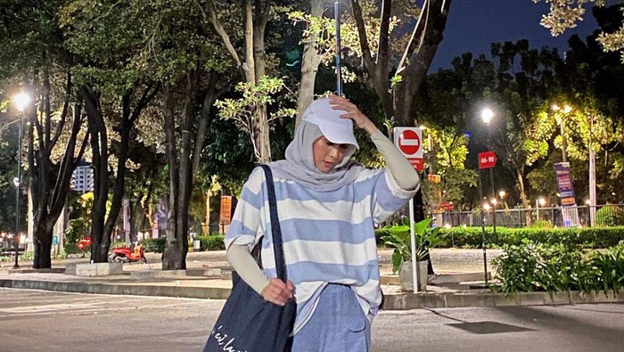 Modis dan Glowing dengan Baju Santai di Acara Bukber ala Zaskia Adya Mecca