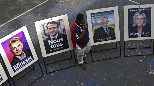 Pemilu kali ini lagi-lagi didominasi persaingan ketat petahana Presiden Emmanuel Macron dan politikus sayap kanan Marine Le Pen.