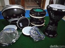 Perajin Rebana Lamongan Ini Sepi Pesanan Saat Ramadan