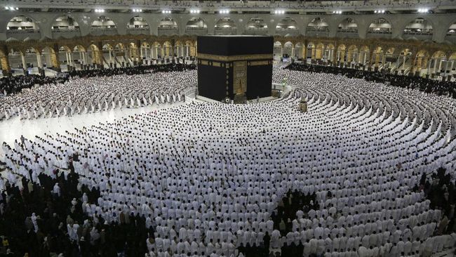 Sa'i merupakan rukun haji keempat yang hukumnya wajib bagi jemaah. Berikut pengertian, tata cara melakukannya, dan doa yang wajib dibaca selama sa'i.