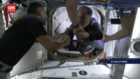VIDEO: Detik-detik Astronaut Swasta Pertama Tiba di ISS