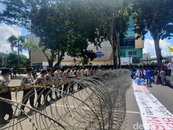 Suasana Terkini Aksi Mahasiswa di Depan Gedung DPRD Sumsel