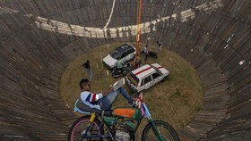 FOTO: Aksi Para Penantang Maut Tong Setan India