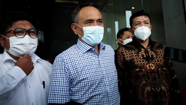 Petinggi Partai Demokrat, Andi Arief mengatakan Bupati Penajam Paser Utara nonaktif, Abdul Gafur minta maaf karena melibatkan dirinya di kasus dugaan korupsi.