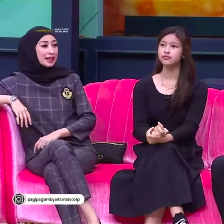 <p>Melihat kegigihan sang anak, Annisa dan Sultan pun terus memberikan dukungan dan menyemangatinya. (Foto: YouTube TRANS TV Official)</p>