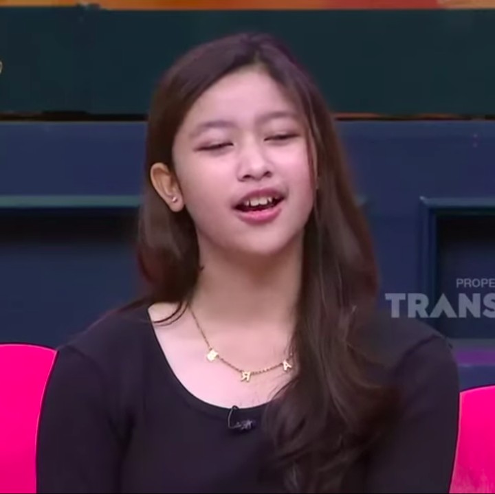<p>Mengikuti jejak kedua orang tuanya, Aquene kini mencoba peruntungannya ke dunia akting. Ia pun berhasil menjadi pemeran utama dalam sebuah sinetron. (Foto: YouTube TRANS TV Official)</p>