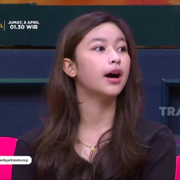 <p>Meski sempat menangis, Aquene pun menyadari bahwa ini adalah risiko yang harus ia terima. Ia pun bertekad untuk terus maju dan menggapai mimpinya. (Foto: YouTube TRANS TV Official)</p>