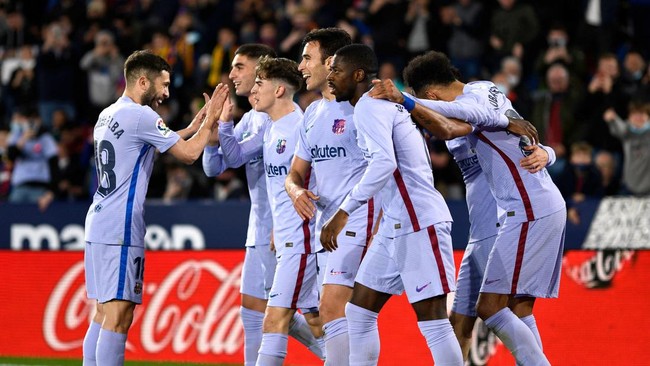 Barcelona meminta kesediaan para pemain bintang mendapat pengurangan gaji mereka demi menyelamatkan keuangan klub.