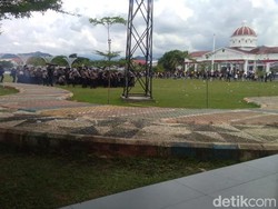 Demo 11 April di Palopo, Lemparan Batu Dibalas Polisi Pakai Gas Air Mata