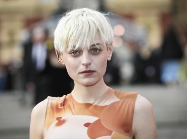 Aktris 'The Crown' Emma Corrin Bintangi 'Deadpool 3'