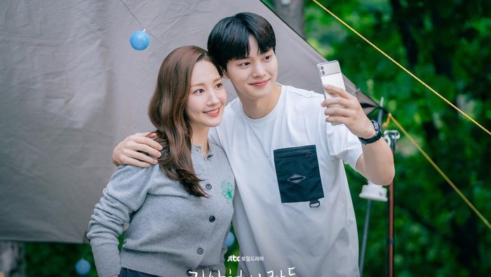 Banyak Noona Romace di Drakor, Apa yang Bikin Laki-laki Suka Perempuan Lebih Tua?