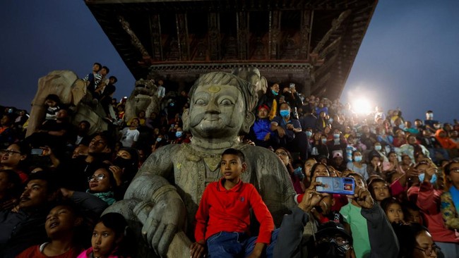 FOTO: Festival 9 Hari 8 Malam Rayakan Tahun Baru Bisket Jatra di Nepal