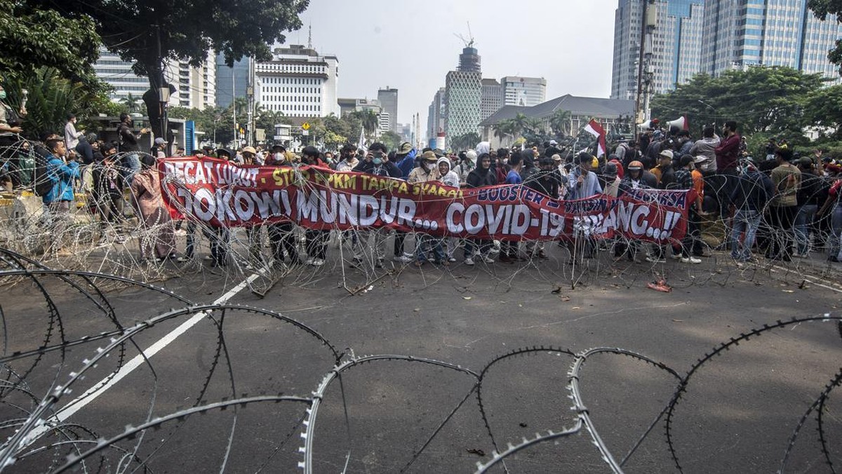 FOTO: Demo Mahasiswa Gagal Sampai Seberang Istana