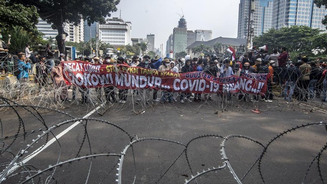 Badan Eksekutif Mahasiswa Universitas Indonesia (BEM UI) mengajak masyarakat untuk turut bergabung dalam demonstrasi menyikapi sejumlah kebijakan pemerintah.