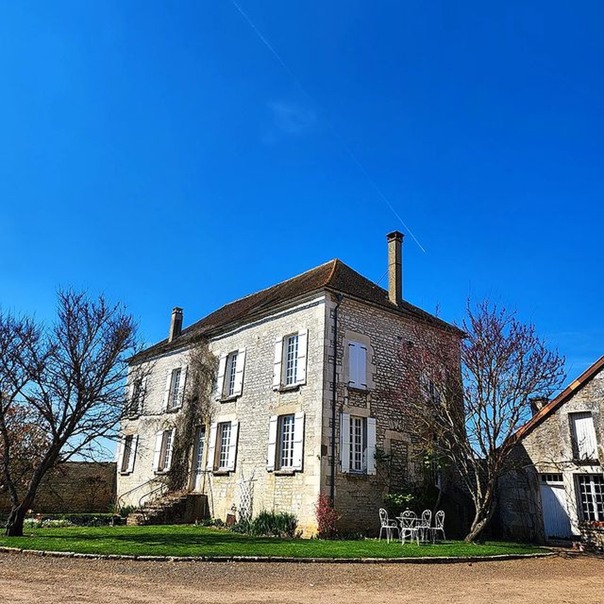 Hamish Daud pakai baju tukang jadi kuli bangunan di Paris