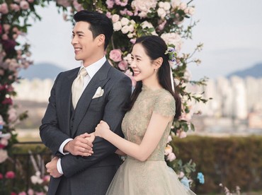 img-title Rayakan 1 Tahun Pernikahan dengan Hyun Bin, Son Ye Jin Unggah Foto Romantis