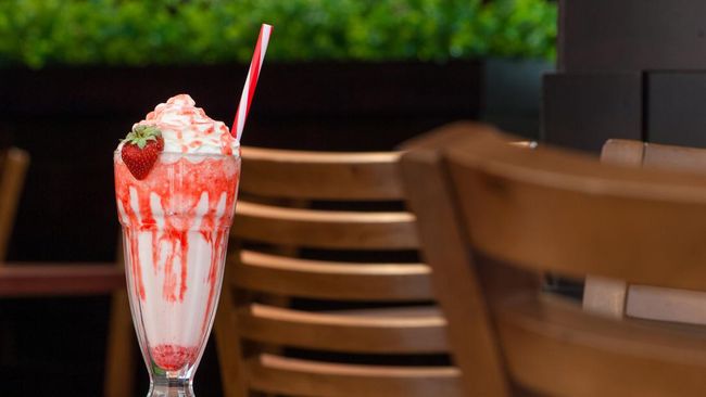 Berikut resep praktis buka puasa es susu stroberi untuk dicoba sendiri di rumah yang nikmat dan segar untuk menghilangkan dahaga.