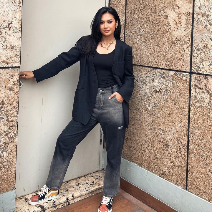 <p>Meski di serial <em>Wedding Agreement</em> berperan sebagai wanita berpenampilan feminin, Indah Permatasari lebih gemar tampil mengenakan gaya busana kasual di kehidupan nyata. (Foto: Instagram @indahpermatas)</p>